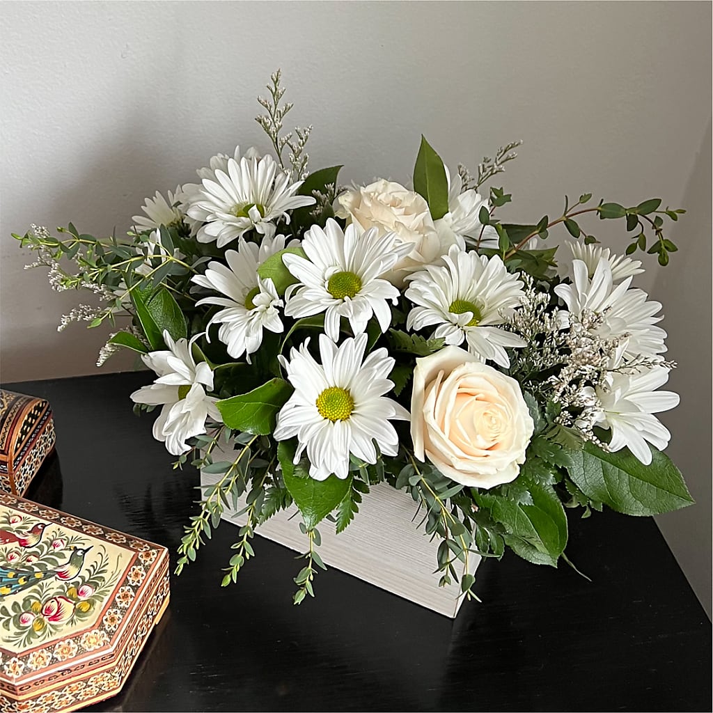 Fresh Linen Box Bouquet –  Buckeye Flowers, Marysville OH