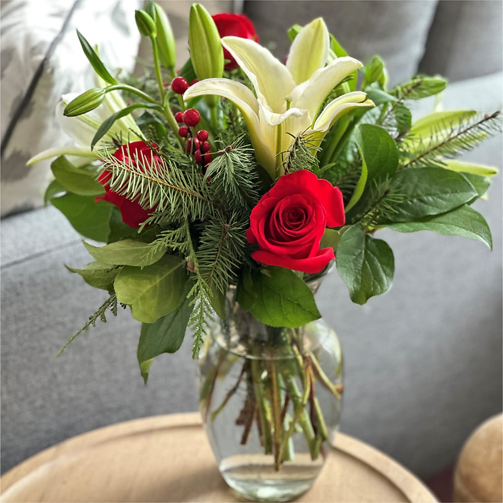 Sparkling Snowflakes Bouquet –  Buckeye Flowers, Marysville OH